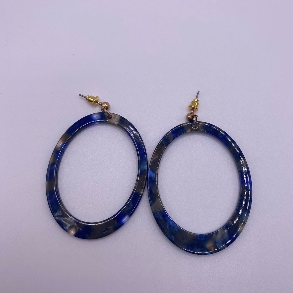 4/$20 Isaac Mizrahi Open Circle Marbled Resin Earrings